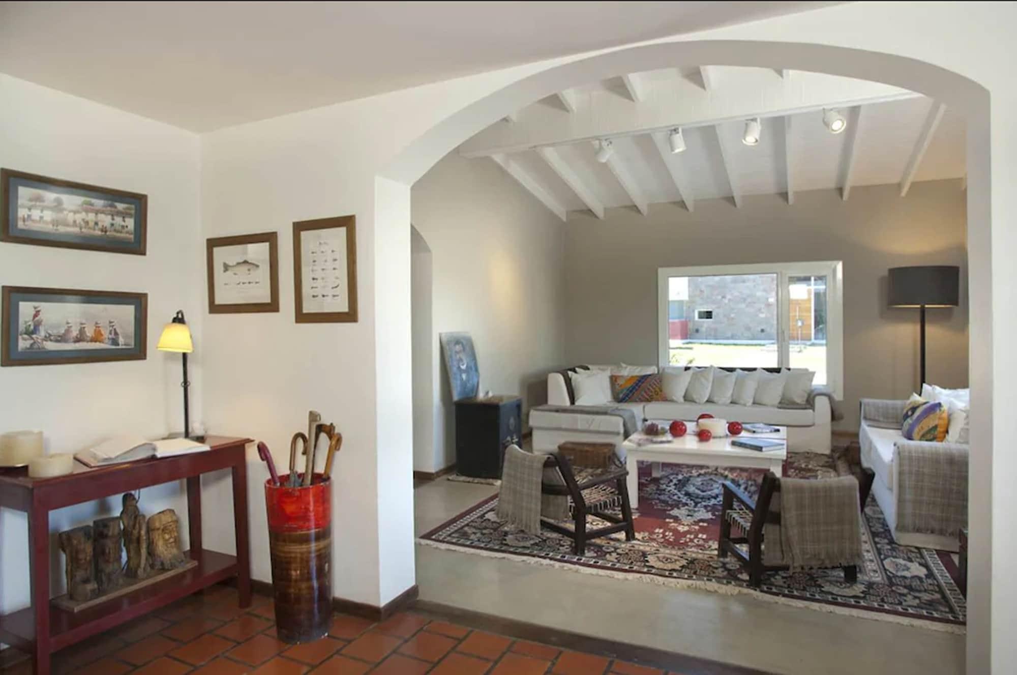 Hotel La De Madryn 3*