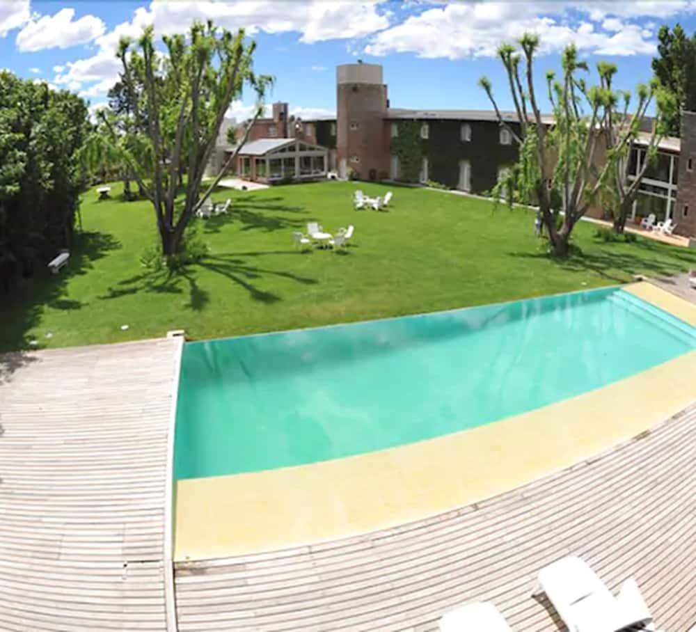 Hotel La De Madryn 3*